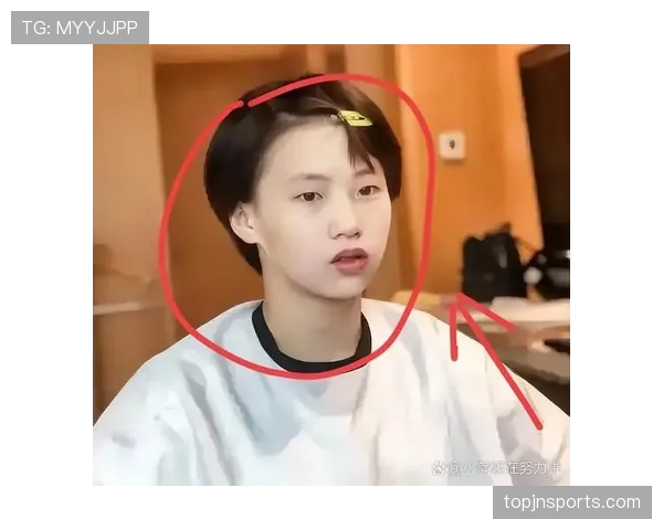 陈芋汐训练间隙居然带着一堆名牌包，真是水下公主变时尚大咖？